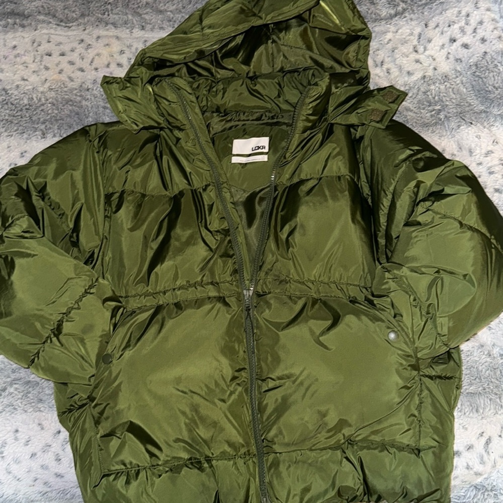 Men’s Or Women’s Footlocker Green Puffy Jacket! Men’s size Large! Brand New Yall